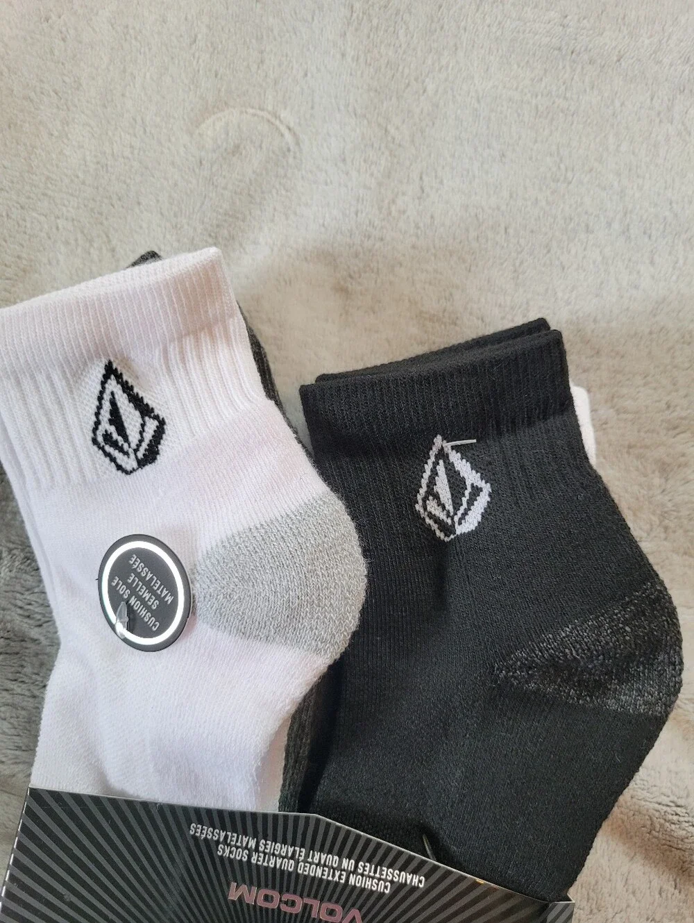 8-Pairs Volcom Mens Size 6-12 Cushioned Quarter Socks Black Grey White